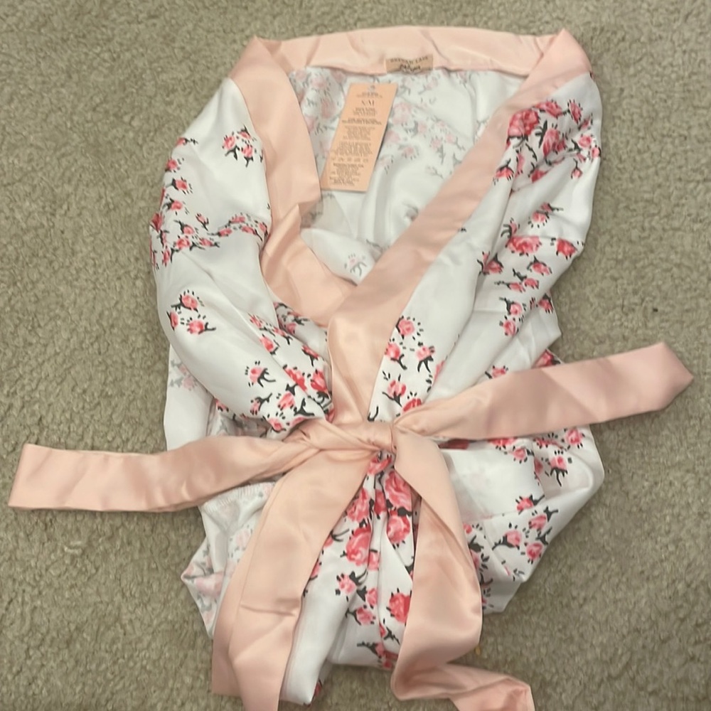 Morgan Lane Intimates & Sleepwear Morgan Lane Floral Robe